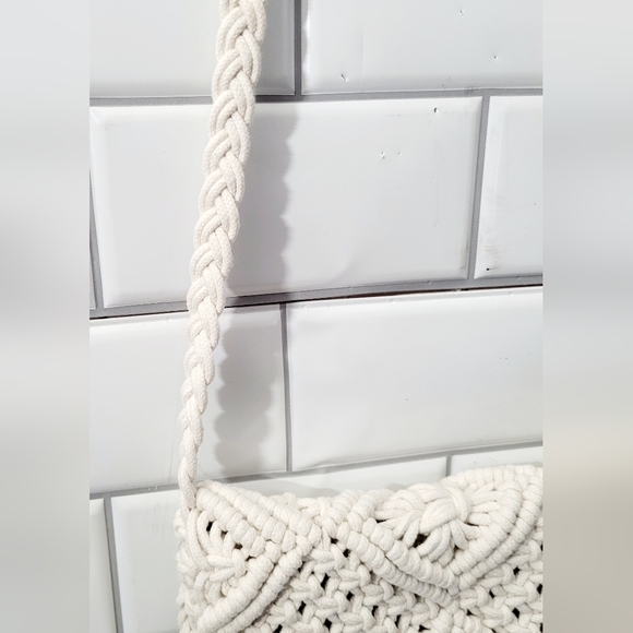 Ladies Small Off White Crochet Cotton Macrame Crossbody Purse Flap Zip Closure B - Picture 3 of 6
